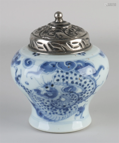 Antique Chinese vase, H 11 cm.