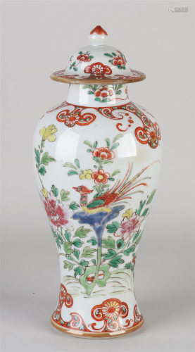 18th Century Family Rose vase with lid, H 29 cm.