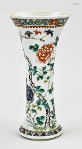 Chinese Familie Verte vase, H 25.5 cm.