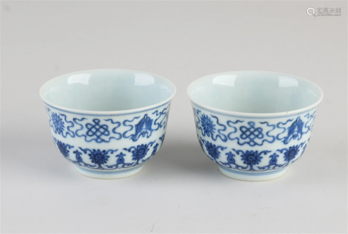 Two Chinese cups Ã˜ 7.2 cm.