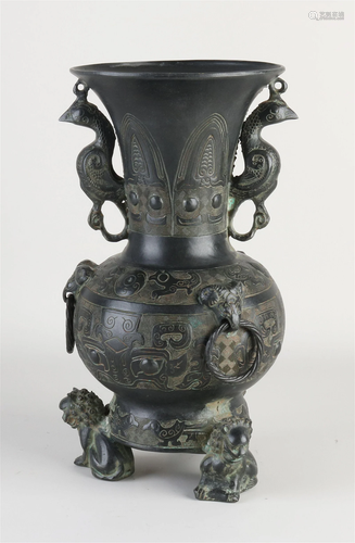 Chinese bronze vase, H 29 cm.