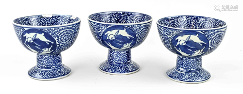 Three Chinese bowls Ã˜ 15 cm.