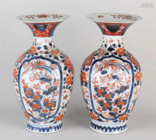 Two Japanese Imari vases, H 30 cm.