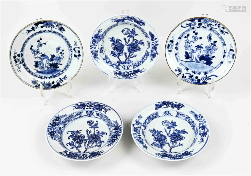 Five 18th century Chinese plates Ã˜ 16 - 17 cm.