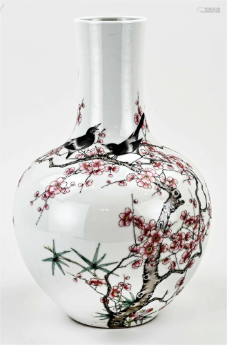 Large Chinese Family Rose vase, H 35 cm.