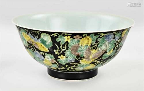 Chinese Family Noir bowl Ã˜ 15.8 cm.