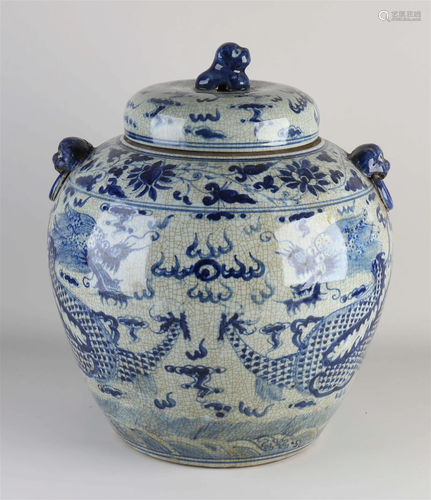 Chinese lidded pot Ã˜ 37 cm.