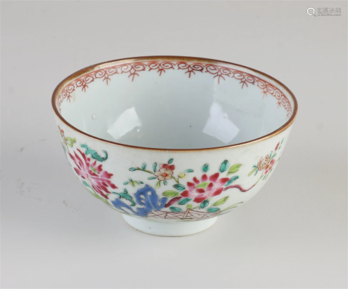 18th Century Chinese Family Rose bowl Ã˜ 11.3 cm.