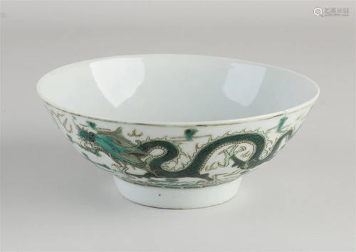 Chinese bowl with dragons Ã˜ 15.7 cm.