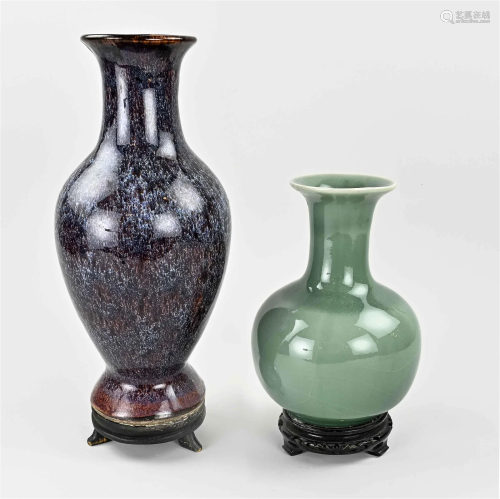 Two Chinese vases, H 27 - 37 cm.