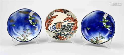 Three antique Japanese plates Ã˜ 18 - 18.5 cm.