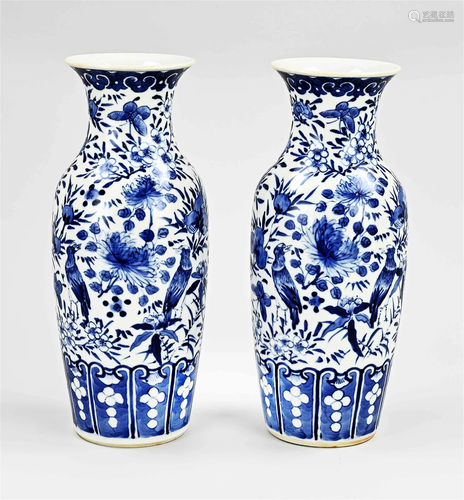 Two 19th century Chinese vases, H 26 cm.