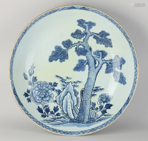 Large 18th century Chinese dish Ã˜ 44 cm.