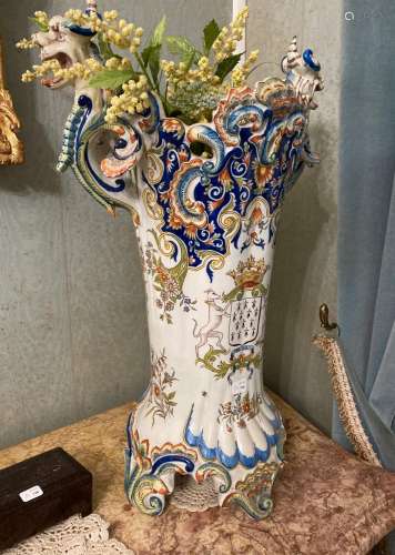 BRETAGNE - grand vase cornet en faîence à décors polychrome ...