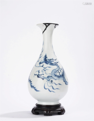 Chinese Antique blue and white dragon pattern Vase