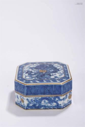 Qing Period Blue-and-white Dragon Gilt Octagonal Box