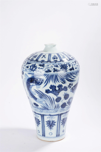 Chinese Ming Style blue and white fish Vase
