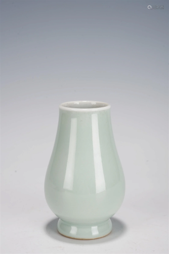 Chinese Qing Celadon Glazed Vase