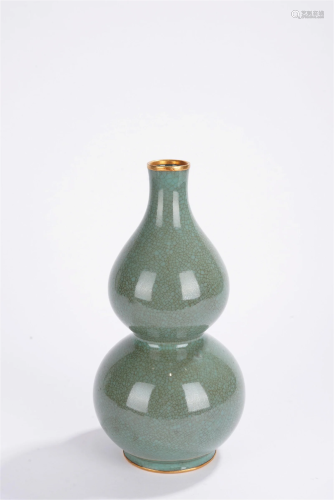Chinese Celadon Crackle Gourd Vase