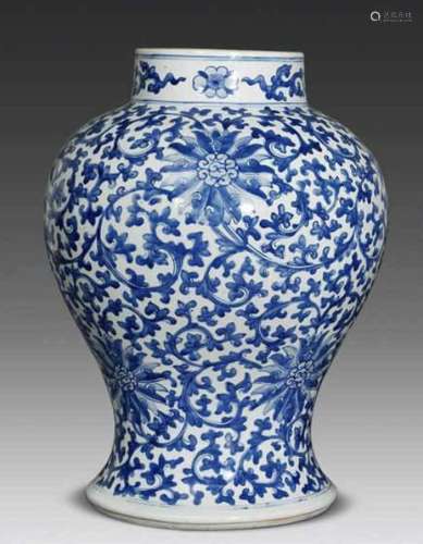 CHINESE PORCELAIN BLUE AND WHITE FLOWER TEMPLE JAR LATE QING...