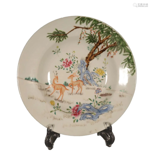 A Delicate Famille-Rose Double-Deer Flower Grass Plate