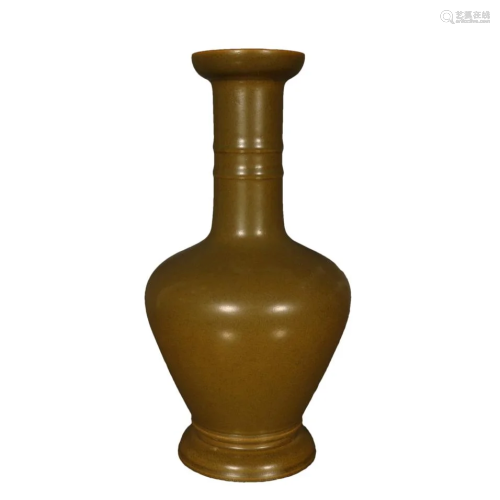 A Delicate Tea-leaf Foam Glazed Vase