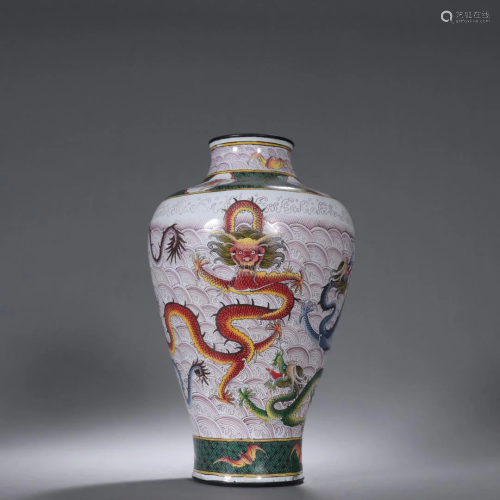 A Fine Famille-rose Dragon Pattern Vase