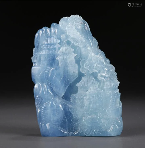 AN AQUAMARINE ROCKERY CARVING ORNAMENT.