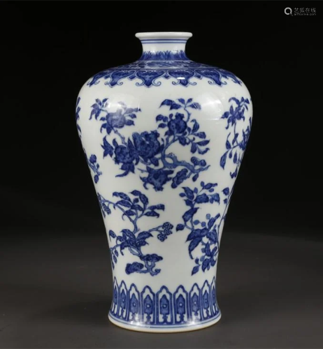 A BLUE-AND-WHITE PORCELAIN BOTTLE "MEIPING".