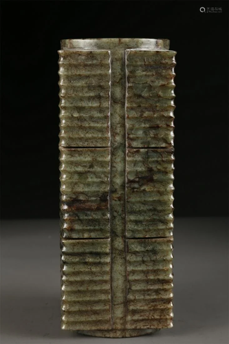 AN ANTIQUE JADE IMPLEMENT "CONG".