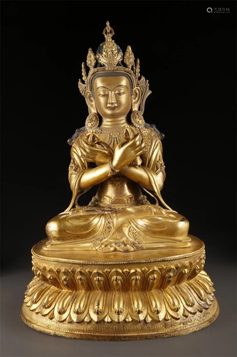 A TIBETAN GILT BRONZE VAJRADHARA BUDDHA STATUE.