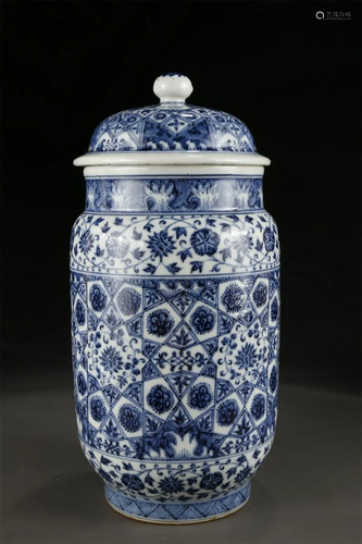 A BLUE-AND-WHITE PORCELAIN LIDDED JAR.