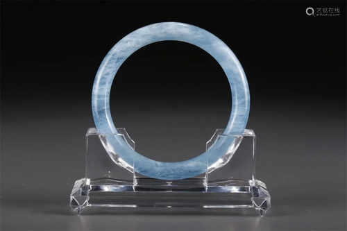 AN AQUAMARINE BANGLE.