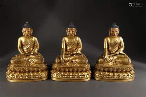 A SET OF GILT BRONZE SAKYAMUNI BUDDHA STATUES.