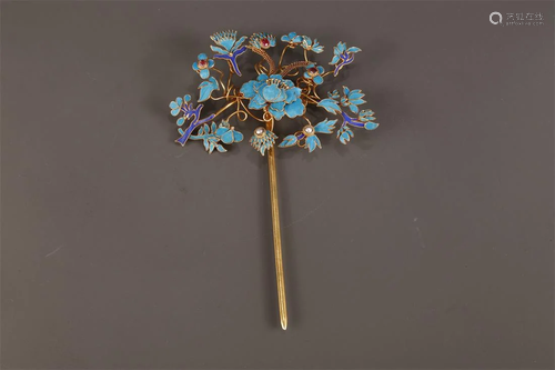 A GILT SILVER KINGFISHER CRAFT HAIRPIN.