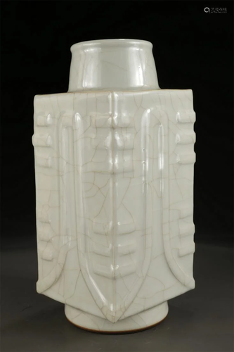 A VESSEL "CONG" SHAPED PORCELAIN BOTTLE.