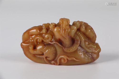 A FIELD-YELLOW STONE DRAGON-KNOB SEAL.