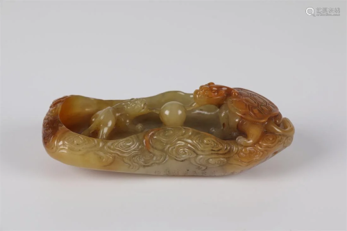 A FIELD-YELLOW STONE DRAGON CARVING ORNAMENT.