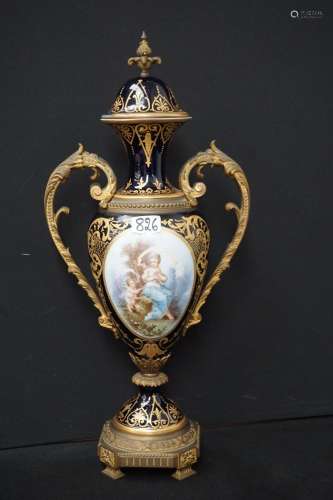Beau vase à couvercle de style Sèvres - ca.1900 - Avec montu...