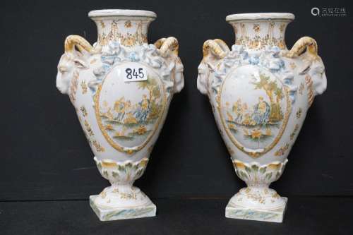 2 Vases en faïence française - Peint à la main - Avec des tê...
