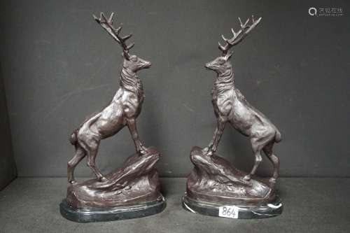 2 Cerfs en bronze - Signé - H : 43 cm