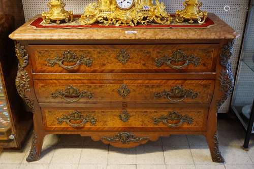 Belle commode française - Garniture de bronze  - Tablette en...