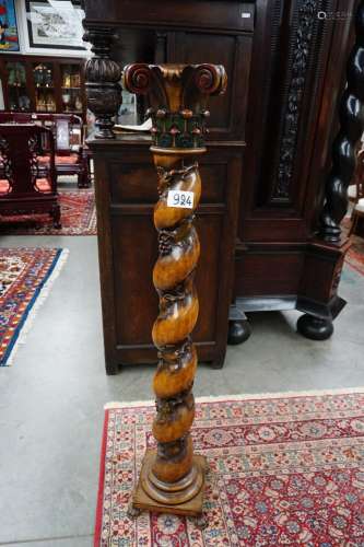 Belle colonne en bois - Torsadé  - Sculptée de motifs de rai...