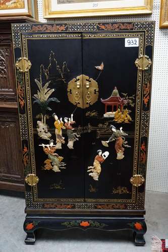 Armoire chinoise avec 2 portes - Laque de Chine - Décor avec...