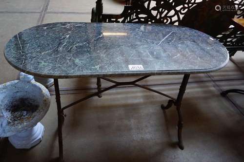 Table de jardin avec plateau en marbre et pieds en fonte - L...