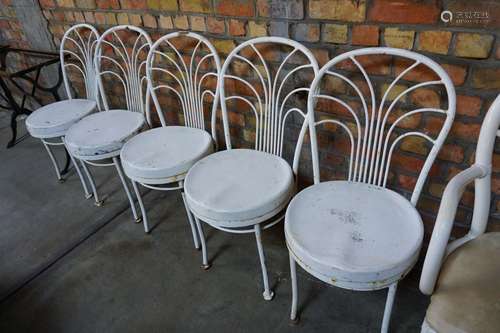 5 chaises de patio en fer