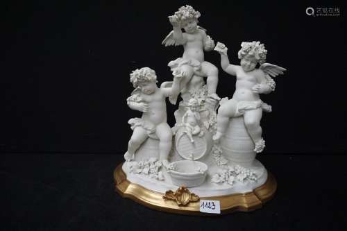 Grand groupe en biscuit - CAPODIMONTE - "3 Cupidons ave...
