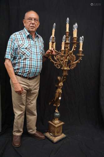 Magnifique  lampadaire en bronze - Style Empire - Tenu par u...