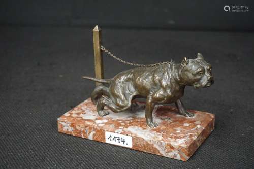 Chien en bronze sur socle en marbre - Signé "MAISON ALP...