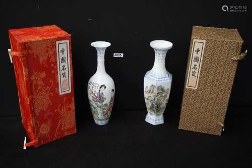 2 vases chinois en porcelaine  - Formes et décors différents...